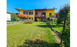 Villetta a schiera con box e giardino